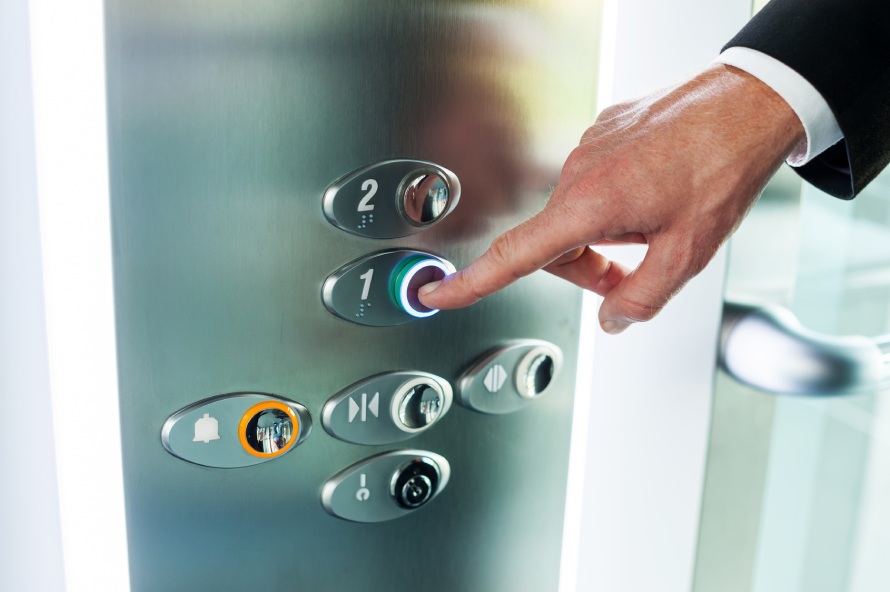 normativa mantenimiento ascensores y elevador en local comecial