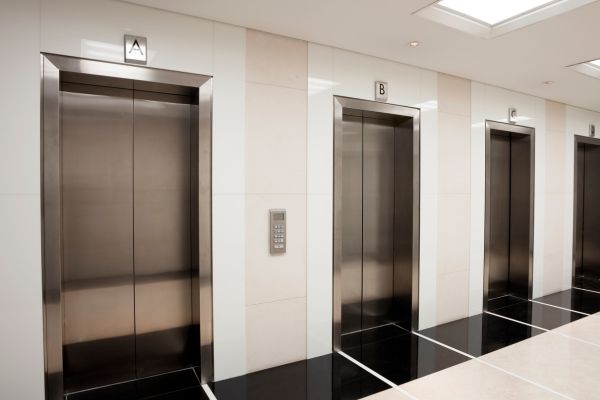 cuántos pisos debe tener un edificio para poner un ascensor